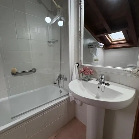 Eco De Cuevas Inn Herran (Cantabria)